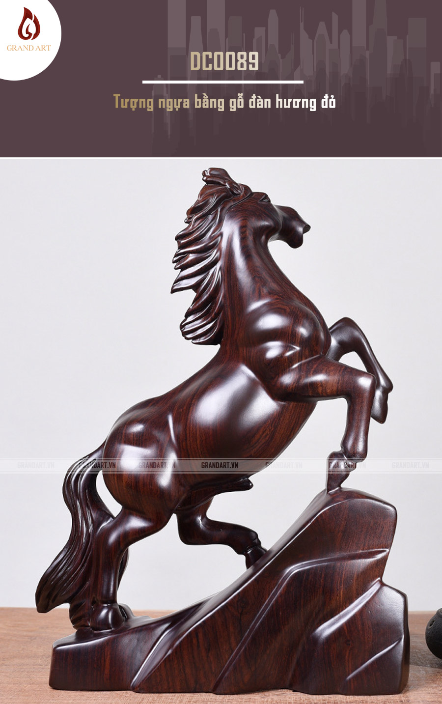 tượng ngựa bằng gỗ đàn hương đỏ - DC0081