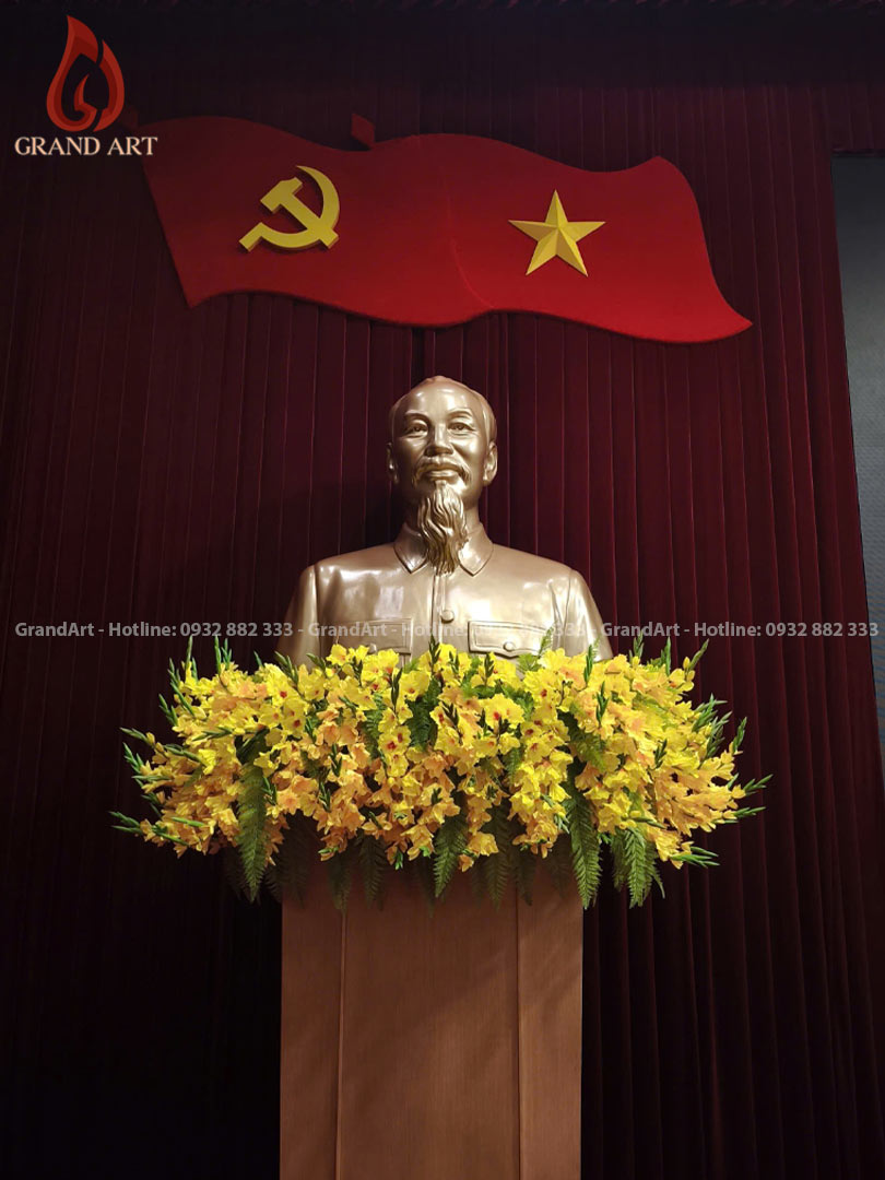 bàn giao tượng bác hồ bằng composite cao 1m5 cho tỉnh ủy lào cai