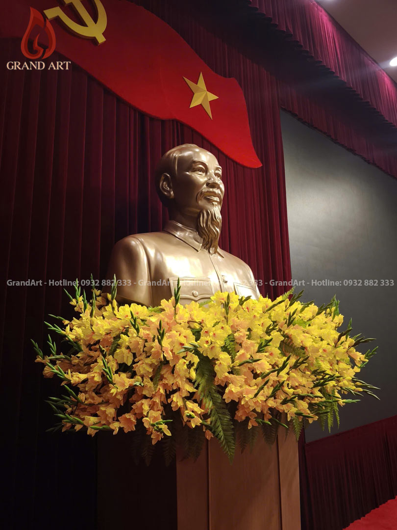 bàn giao tượng bác hồ bằng composite cao 1m5 cho tỉnh ủy lào cai