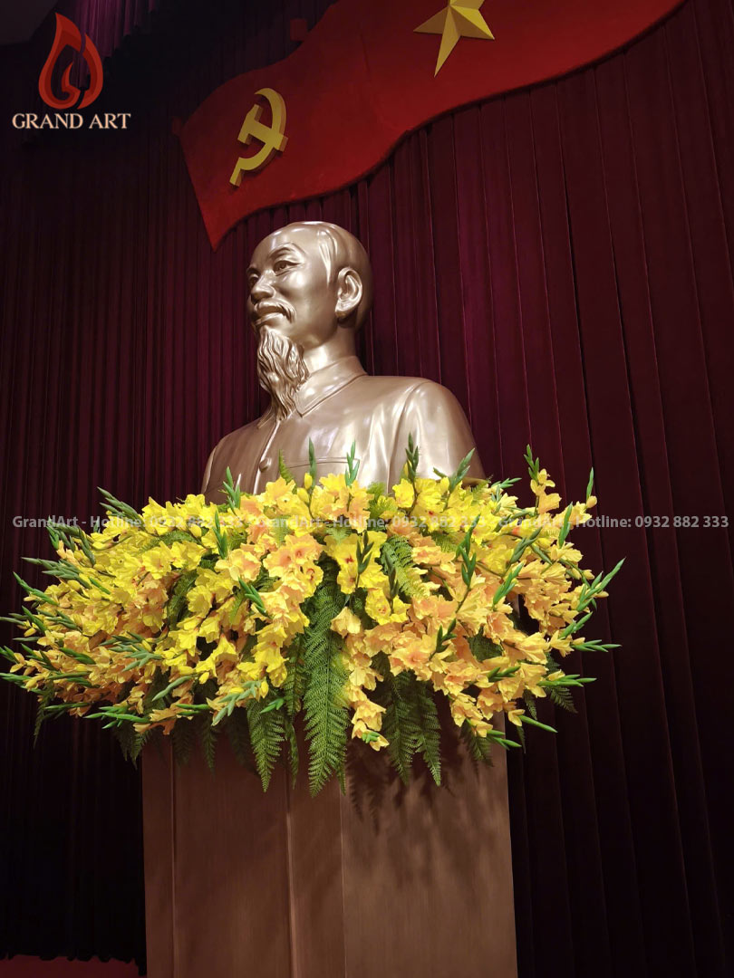 bàn giao tượng bác hồ bằng composite cao 1m5 cho tỉnh ủy lào cai