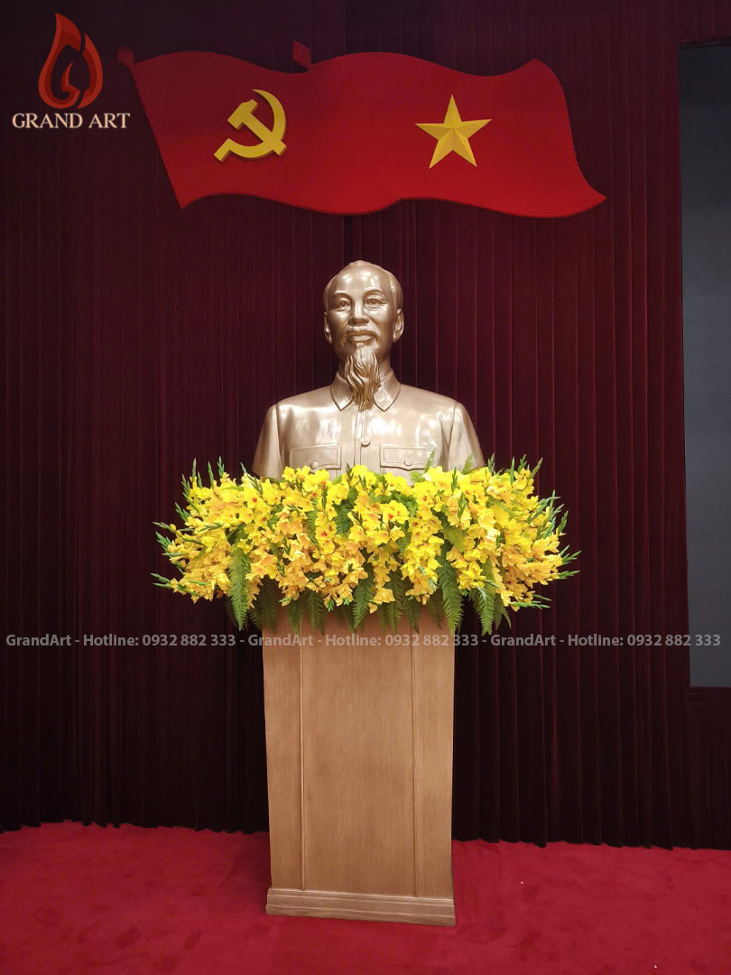 bàn giao tượng bác hồ bằng composite cao 1m5 cho tỉnh ủy lào cai