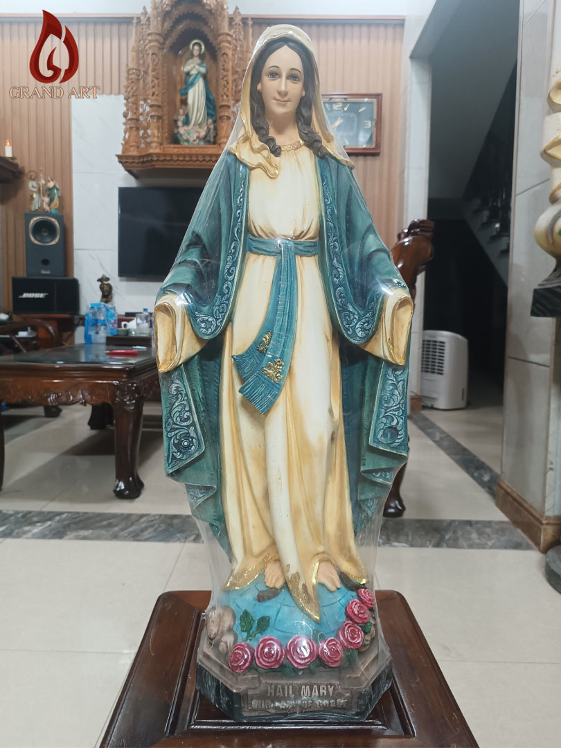 tượng đức mẹ ban ơn