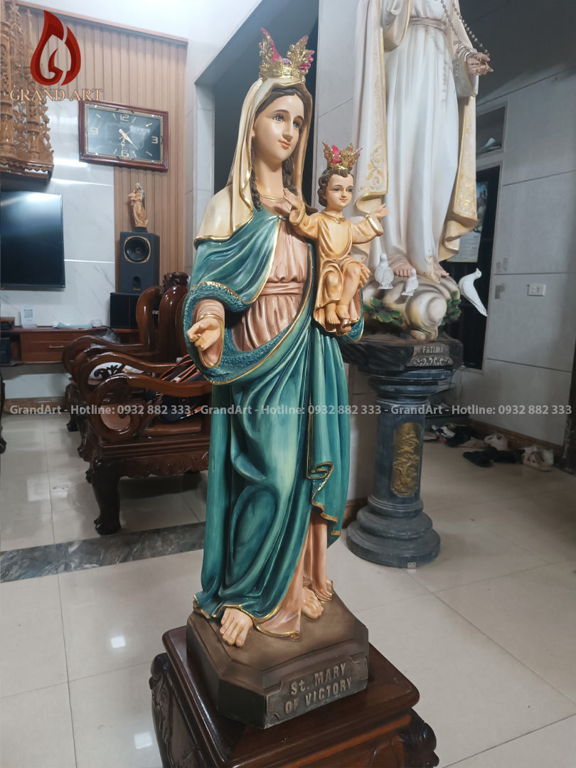 Chiêm ngưỡng bức tượng Đức Mẹ bế Chúa vẽ màu giả cổ cực đẹp cao 1m tại GrandArt 10 Tượng Đức Mẹ Bế Chúa bằng composite vẽ màu giả cổ cao 1m