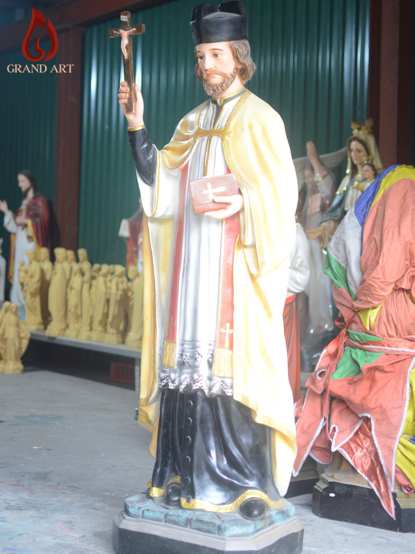 Tượng Thánh Phanxicô Xaviê bằng composite sơn màu cao 1m6