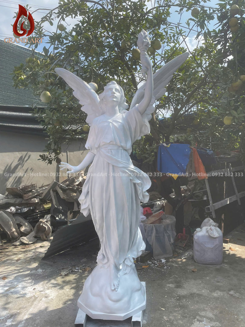 Đôi Tượng Thiên Thần Cầm Đuốc Bằng Composite Cao 2m3