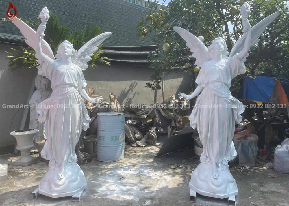 Đôi Tượng Thiên Thần Cầm Đuốc Bằng Composite Cao 2m3
