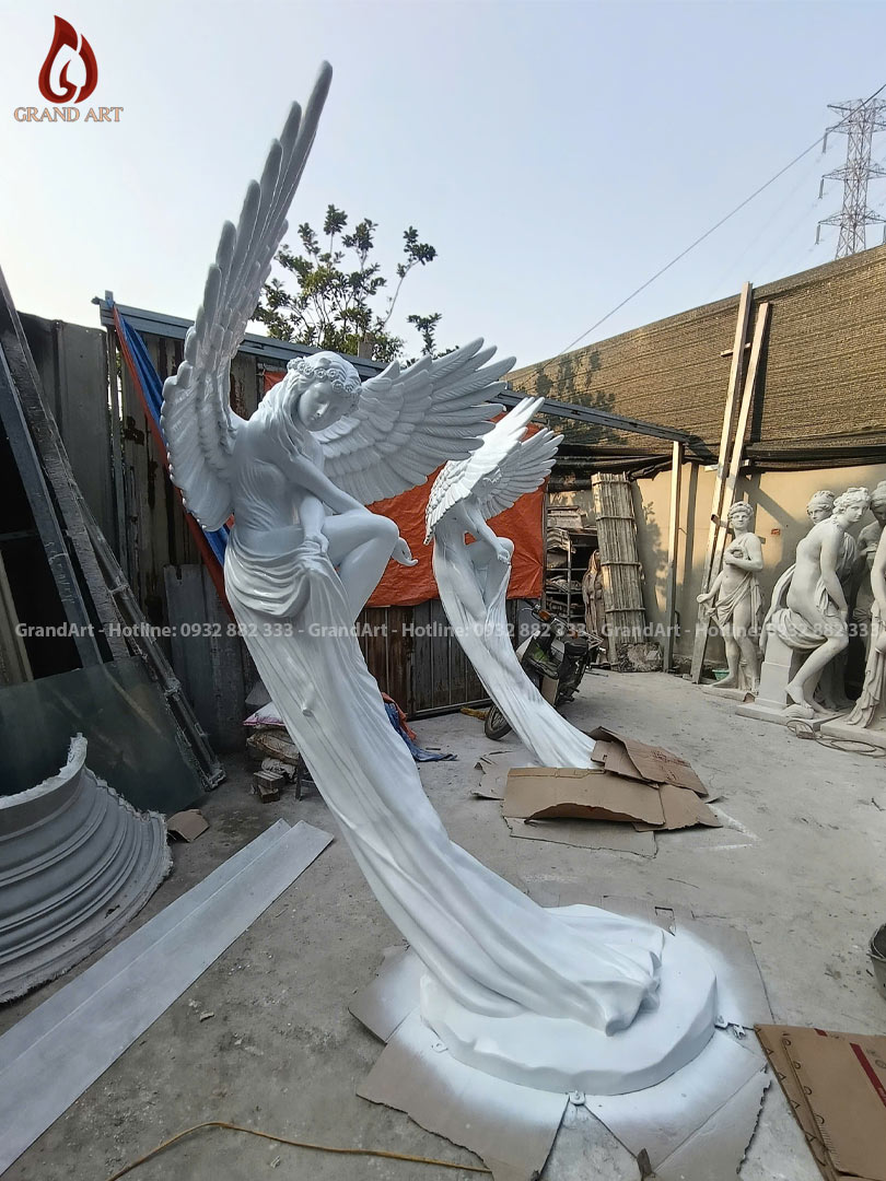 Đôi Tượng Thiên Thần Tung Cánh Bay Bằng Composite Cao 2m3
