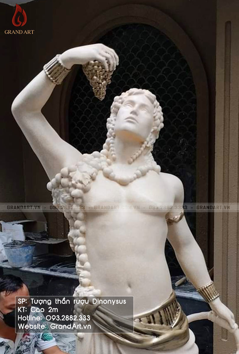 Tượng thần rượu Dionysus bằng composite cao 2m