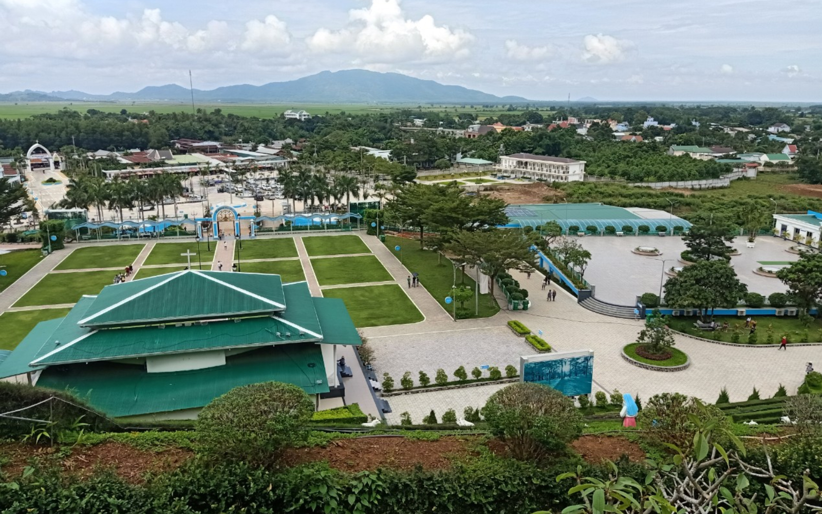 Khuôn viên