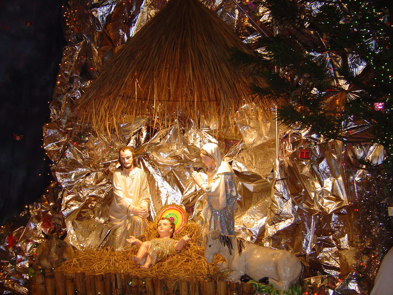 Vì sao người Công Giáo lại trang trí hang đá trong những ngày cận kề Giáng Sinh?