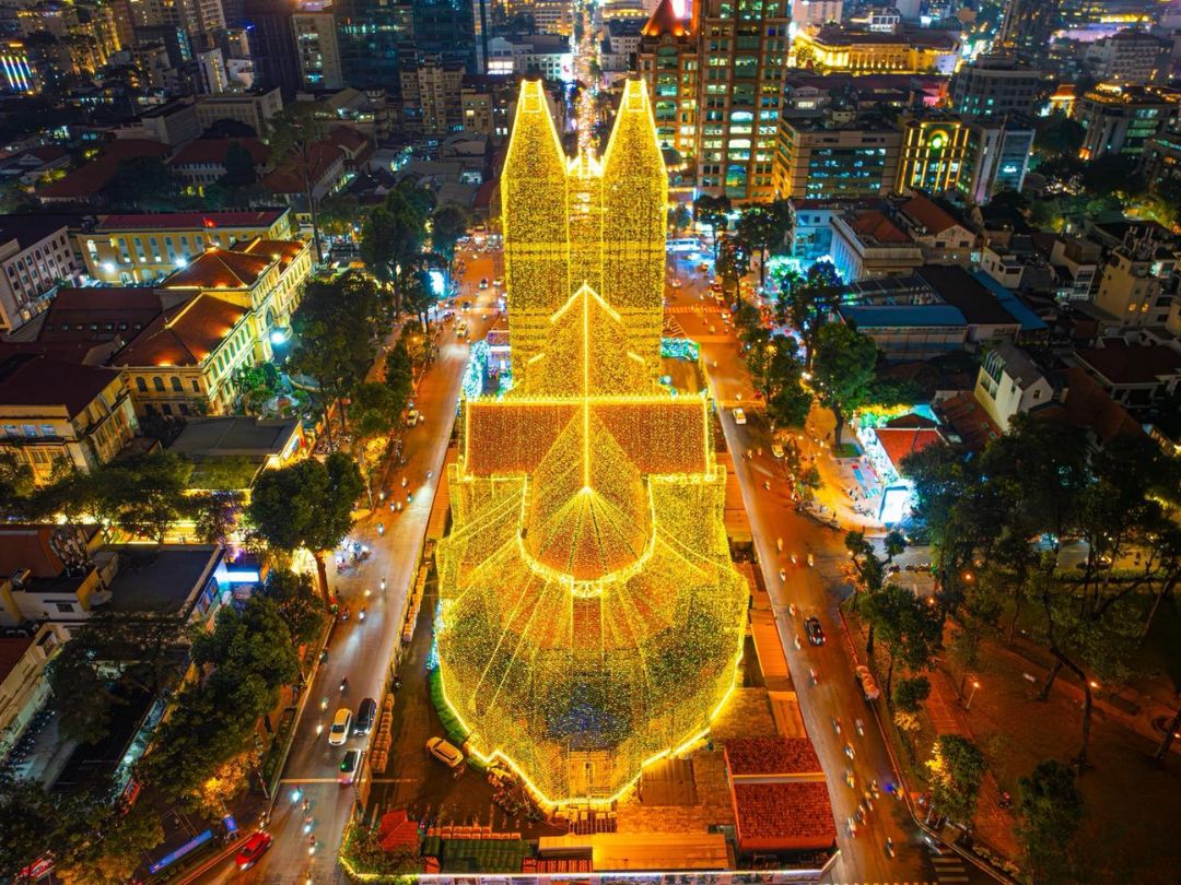 nhà thờ đức bà dịp giáng sinh