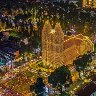 Nhà thờ Đức Bà, điểm đến thu hút đông người dân và khách du lịch mỗi dịp GIáng Sinh