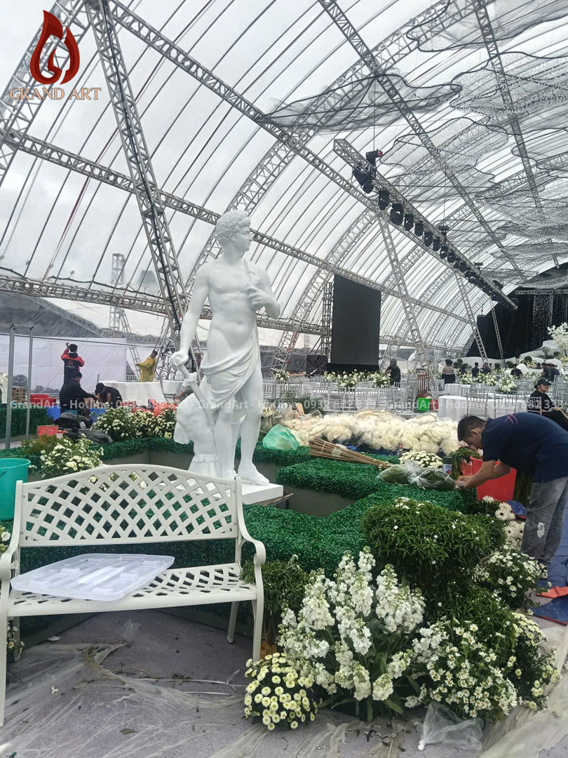 lắp đặt và trang trí tượng đám cưới của Hoa hậu Đỗ Thị Hà và Doanh nhân Nguyễn Viết Vương 