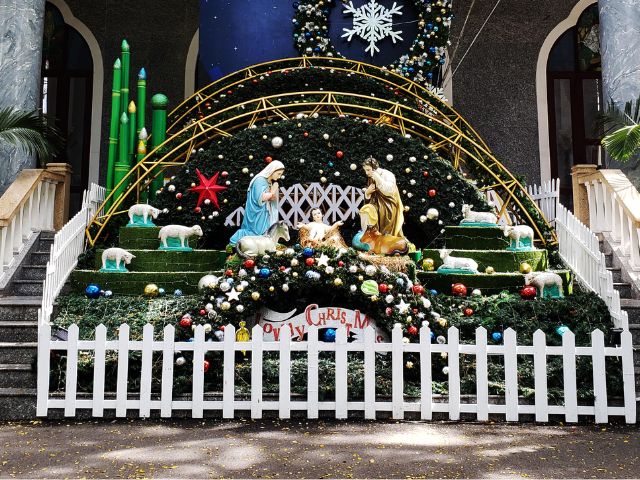 trang trí hang đá noel