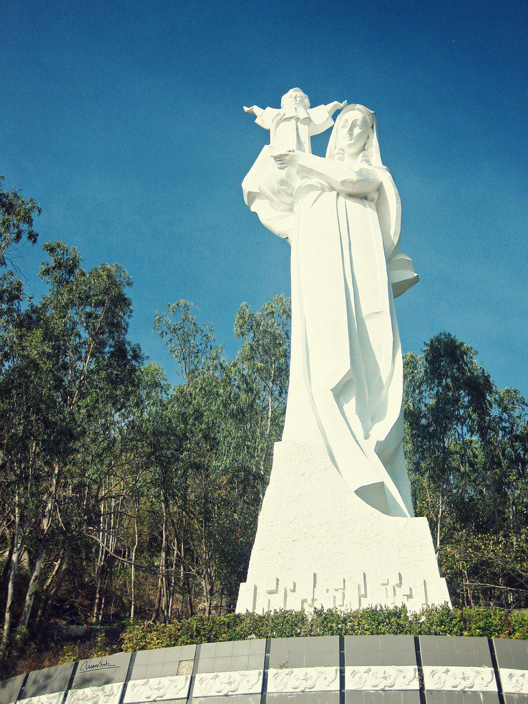 Tượng Đức Mẹ Bãi Dâu
