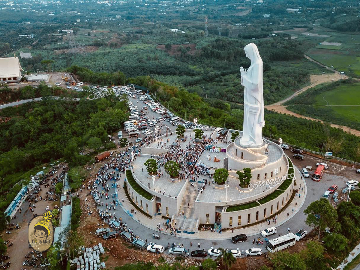 Tượng Đức mẹ Núi Cúi