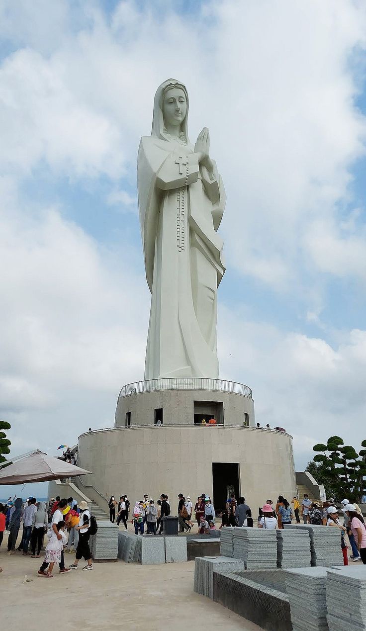 Tượng Đức mẹ Núi Cúi