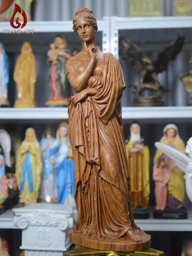 Tượng Phục Hưng Maria Barjatinskaja bằng gỗ